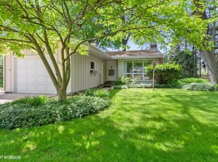 642 Deerpath Rd, Dundee, IL 60118