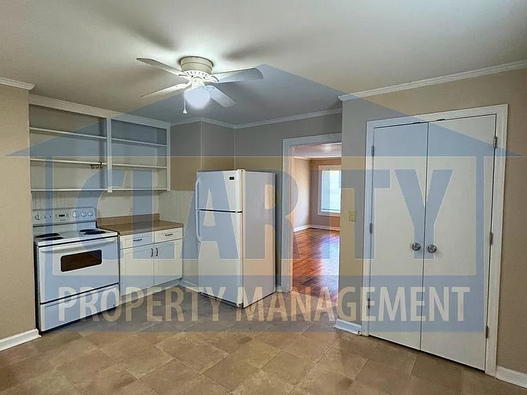 1102 Georgetown Rd NW — Photo 8
