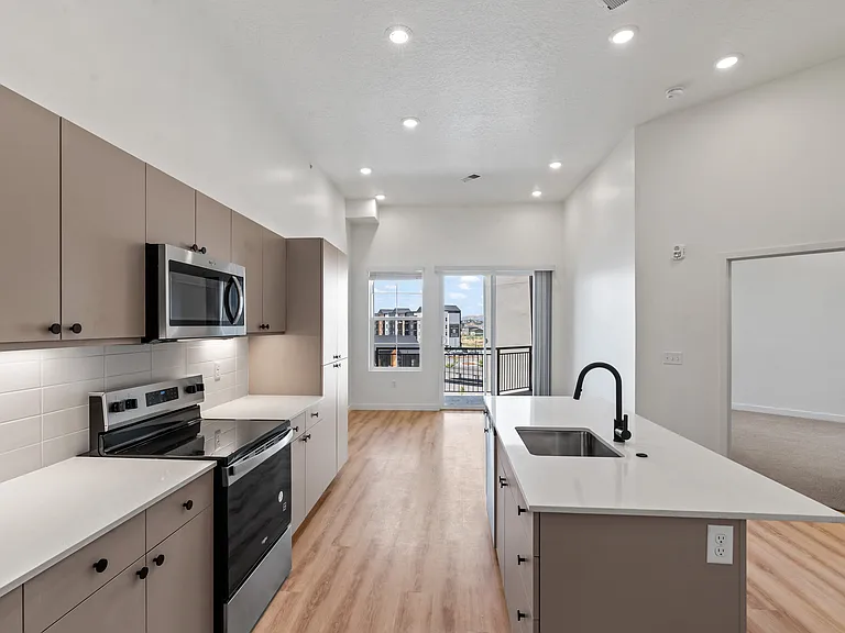 188 N 800th St E #4 — Photo 2