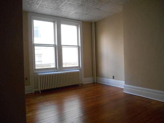 3rd image of 236 Baldwin Ave APT 2