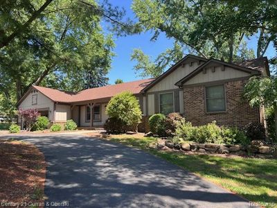 5463 Greenfield Rd, Brighton, MI, 48114
