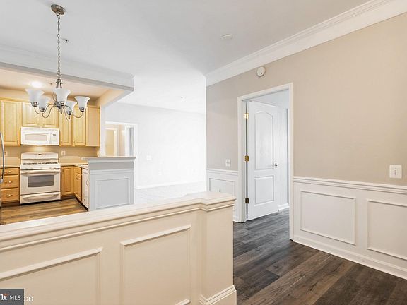 5th image of 504 Lloyd Pl