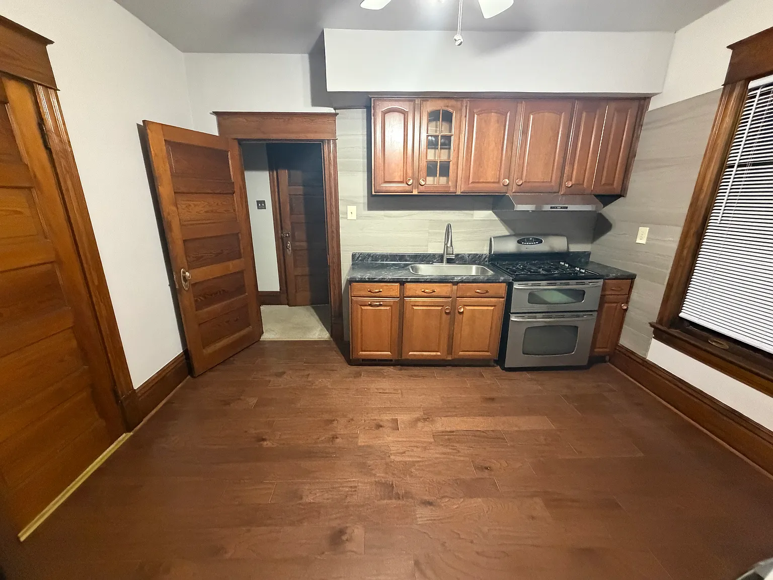 1 bed, 1000 sqft, $1,025 — Photo 4