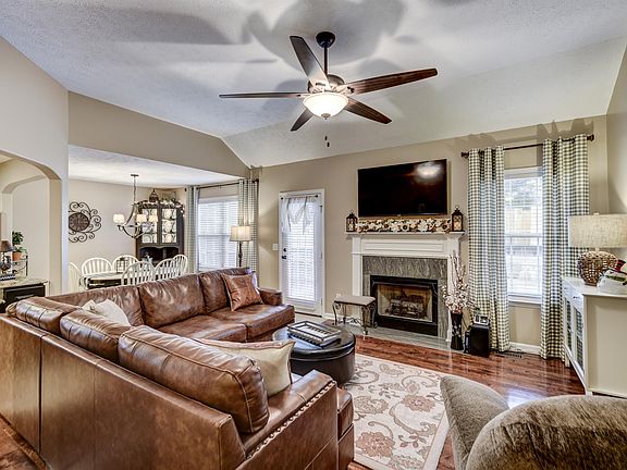 4th image of 200 Buttonwood Dr