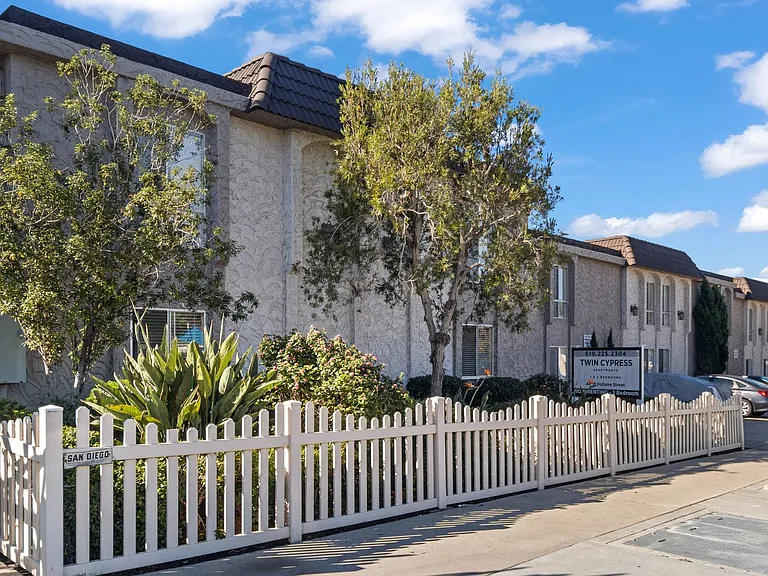 Twin Cypress Apartments — Photo 2