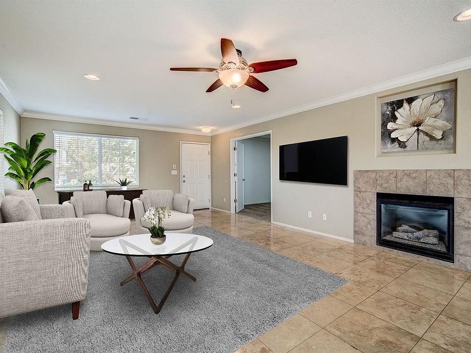 2nd image of 1431 Claridge Ct