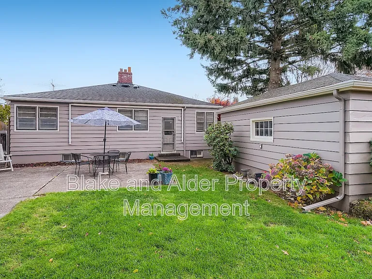 2727 NE 65th Ave — Photo 33