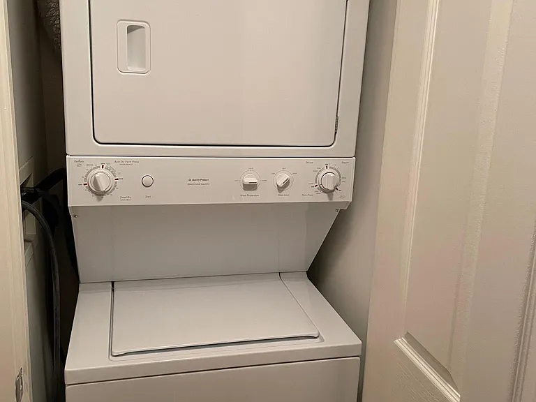 In unit washer/dryer!