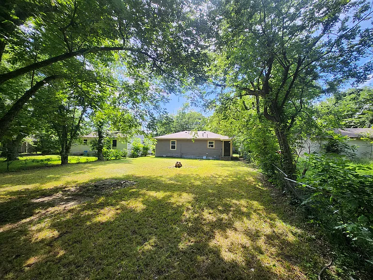1115 S Frances St — Photo 16
