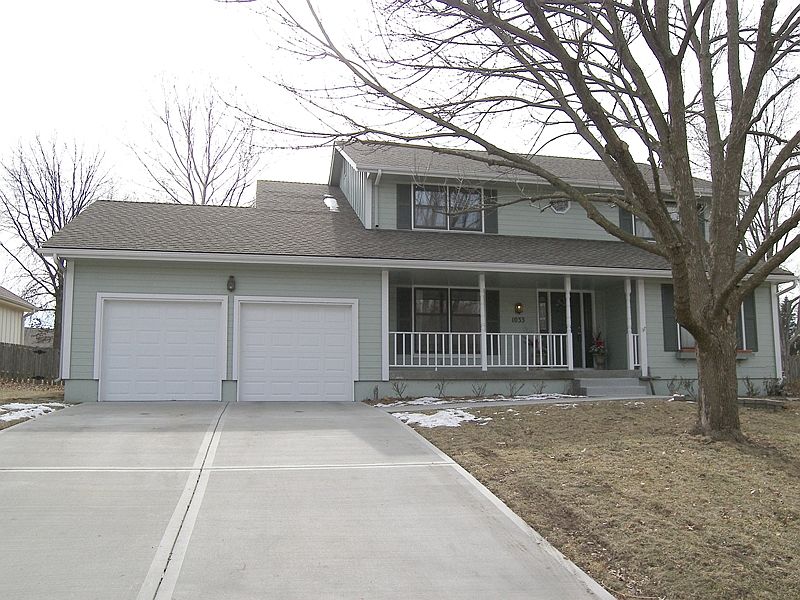 1st image of 1033 NE Trailwood St