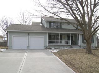 1033 NE Trailwood St, Lees Summit, MO 64086