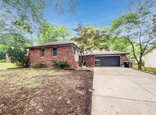 6810 Lakeshore Dr, Kansas City, MO 64133