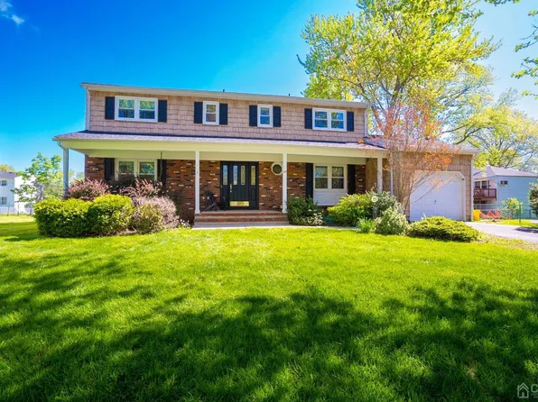 25 Donald Ave, Kendall Park, NJ 08824