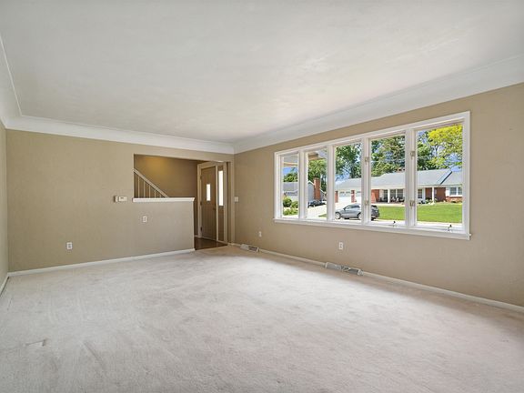 4th image of 517 9th Ave SE