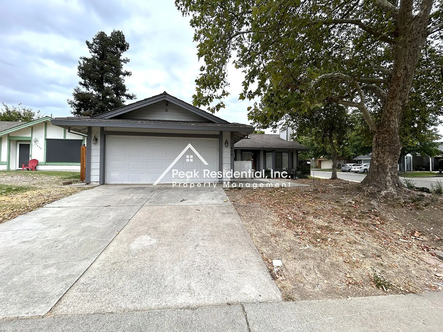 Beautiful 3 bedroom 2 bathroom house with 2 Car Garage! — Photo 1