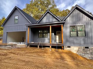 78 Byron Forest Dr, Horse Shoe, NC 28742