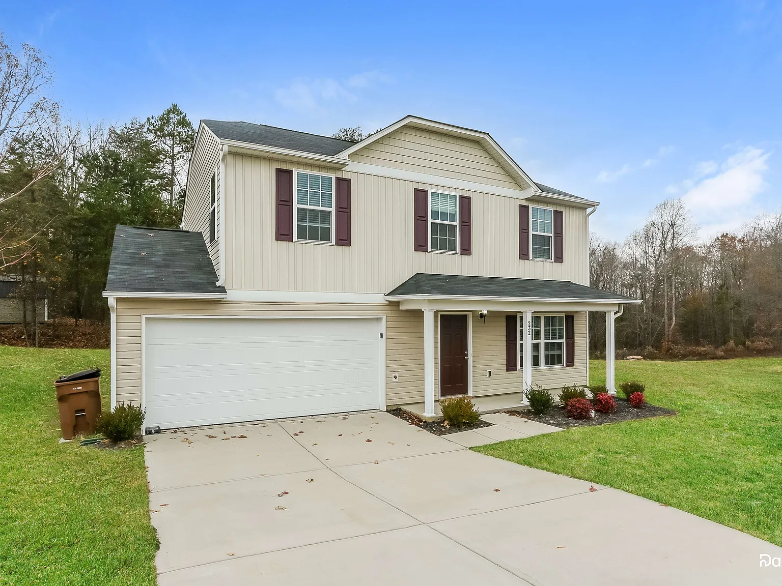 3 bed, 2.5 bath, 1607 sqft, $2,010 — Photo 2