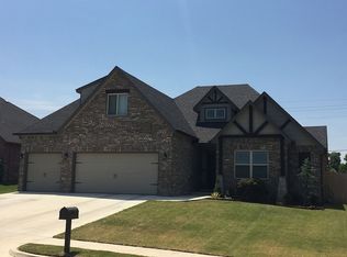 524 W 40th Pl, Sand Springs, OK 74063
