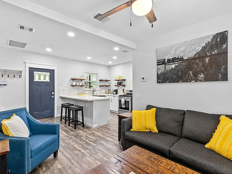 412 Waco Ave — Photo 5