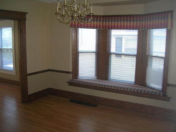 4th image of 166 Malverne Dr #1