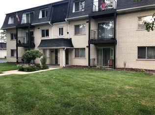 9621 S Karlov Ave APT 203, Oak Lawn, IL 60453
