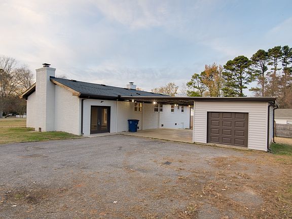 5th image of 203 S Linda Dr