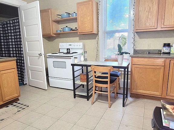 2nd image of 121 E Pine St #1