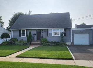 60 Charles Ave, Massapequa Park, NY 11762