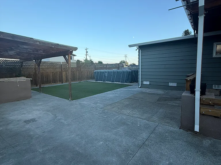 1331 Rose Ave — Photo 5