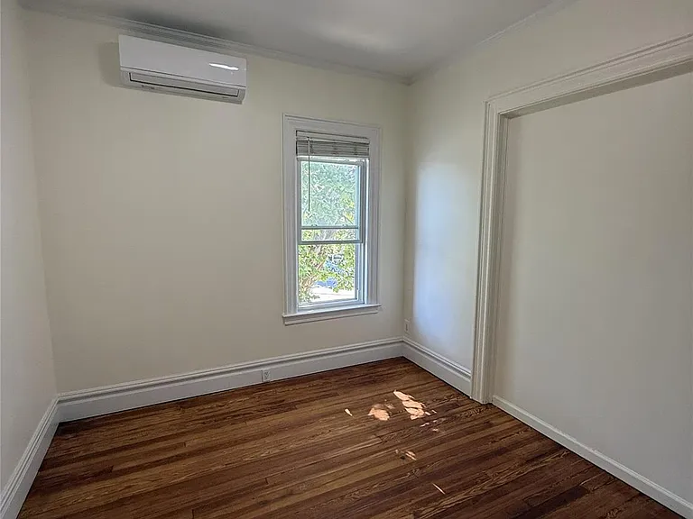 2528 Poplar St — Photo 10