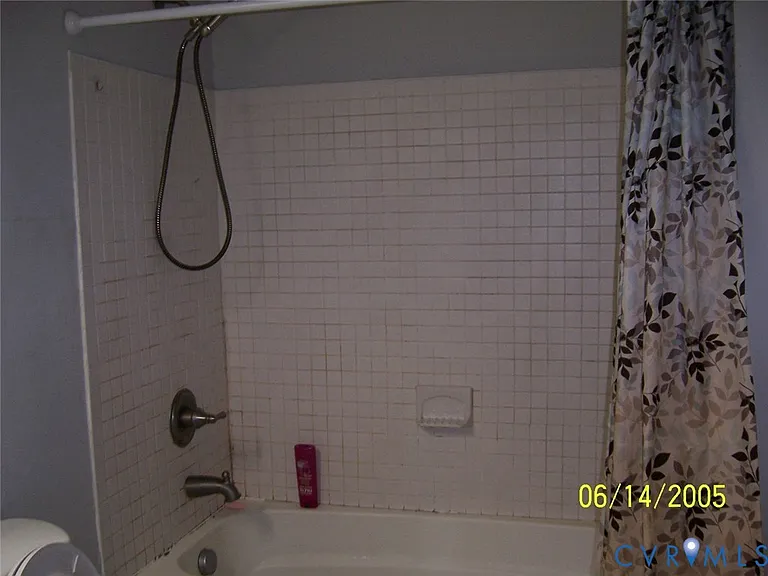712 N 24th St — Photo 14