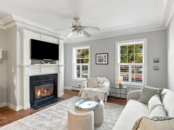 131 Merrimac St #1, Newburyport, MA 01950