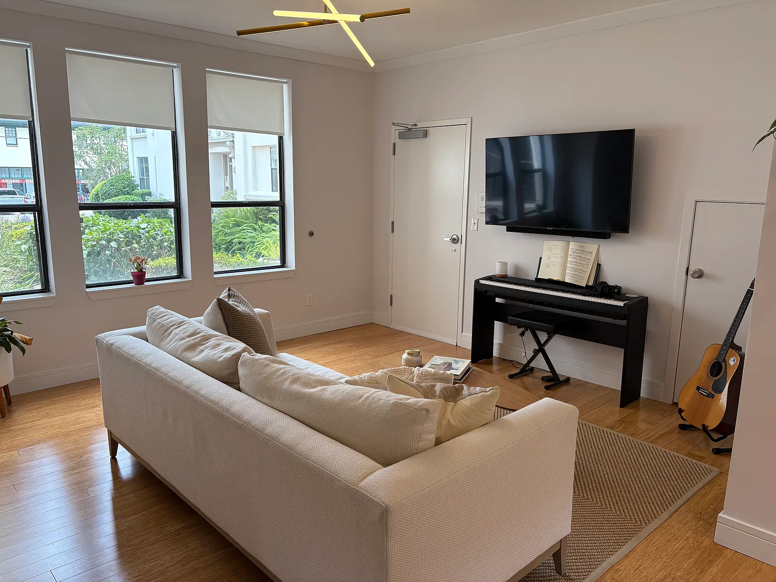 2 bed, 1168 sqft, $2,200 — Photo 3