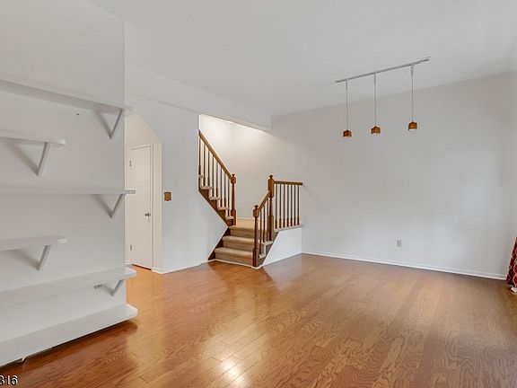 4th image of 22 Roosevelt St #C0005-5