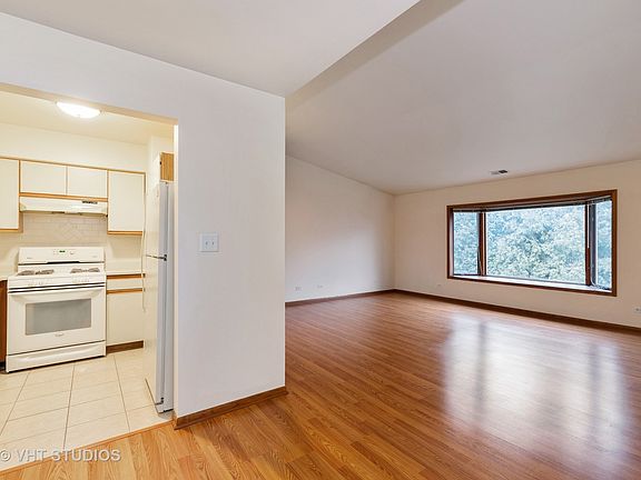 3rd image of 1501 N Milwaukee Ave APT 8A