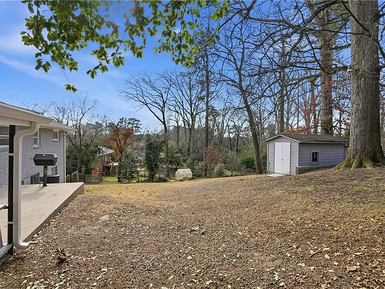 2467 Elmwood Cir SE — Photo 11