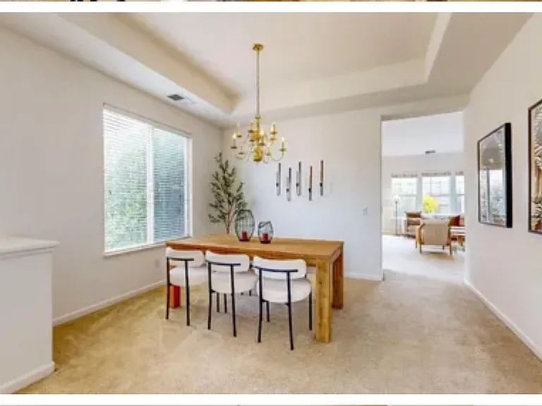 402 Dove Ln — Photo 5