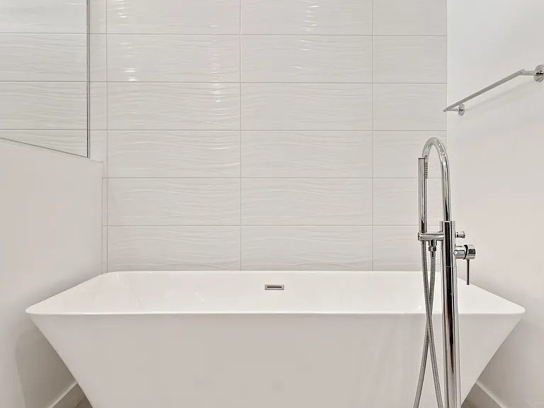 4533 E Devonshire Ave — Photo 24