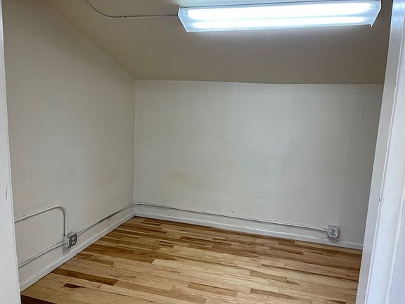 3rd image of 540 1/2 Ryan St