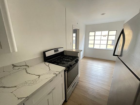 3rd image of 350 S Mariposa Ave APT 2
