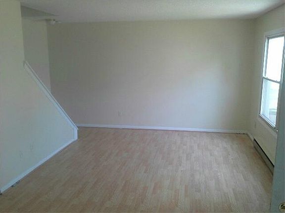 5th image of 3748 Lakepointe Dr