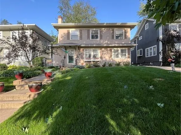 6205 Brookside Blvd, Kansas City, MO 64113