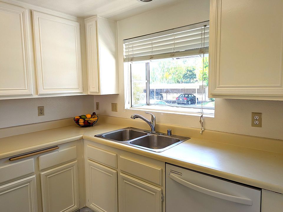1st image of 61 Dogwood Ln