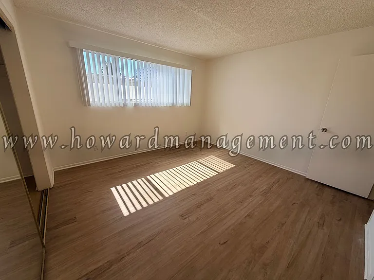 01037FI — Photo 13