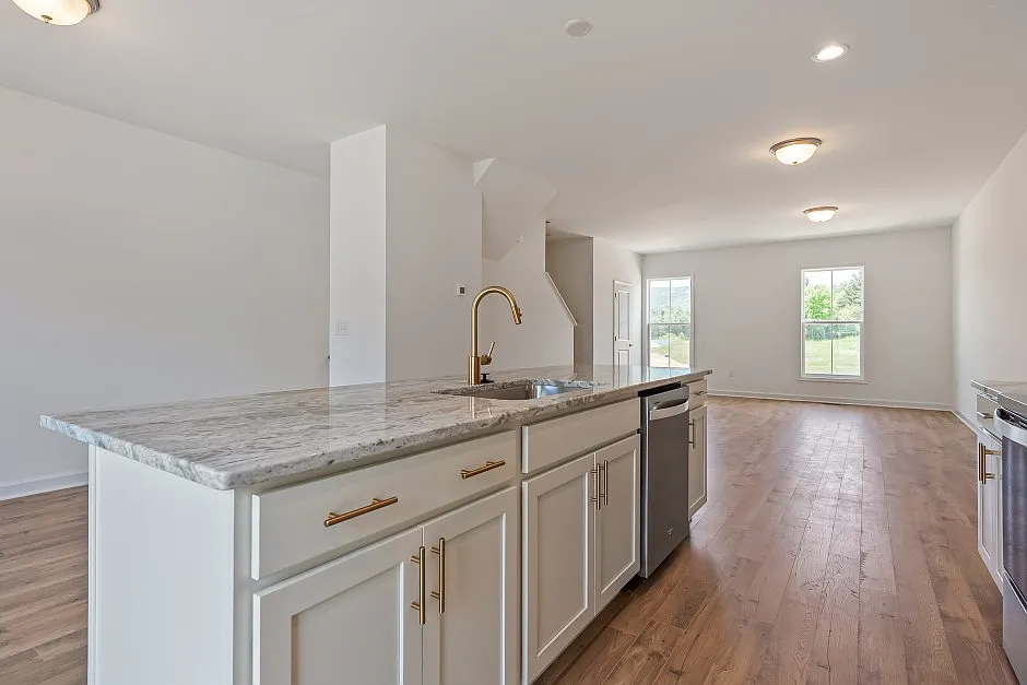 4 bed, 3.5 bath, 2050 sqft, $2,700 — Photo 4