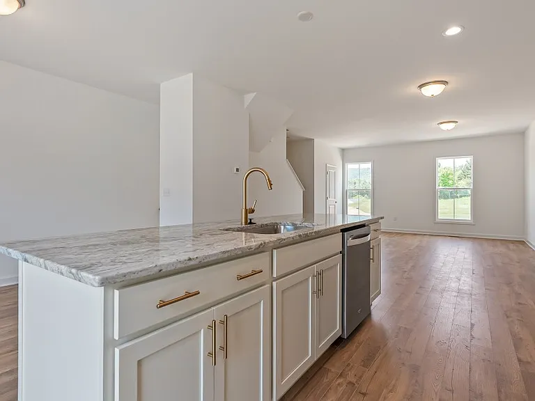 1059 Balsam Ln — Photo 3