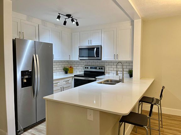 2nd image of 108 NE 20th Avenue #102