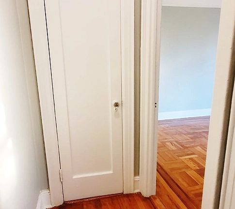 4th image of 2826 44th St APT 1