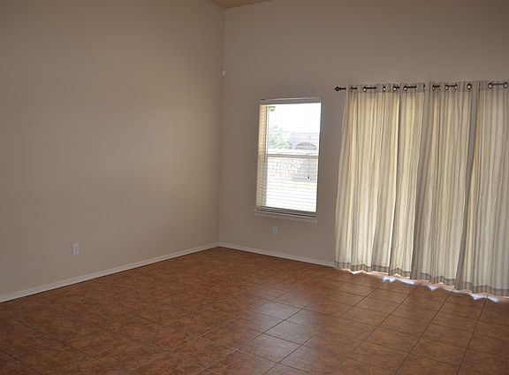 3rd image of 4555 Mesa Central Dr