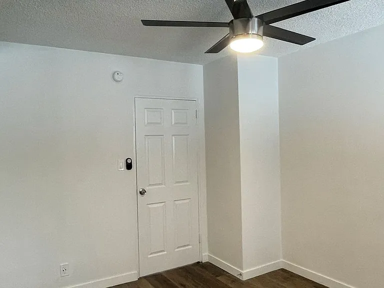 1815 N. Harvard Blvd — Photo 32